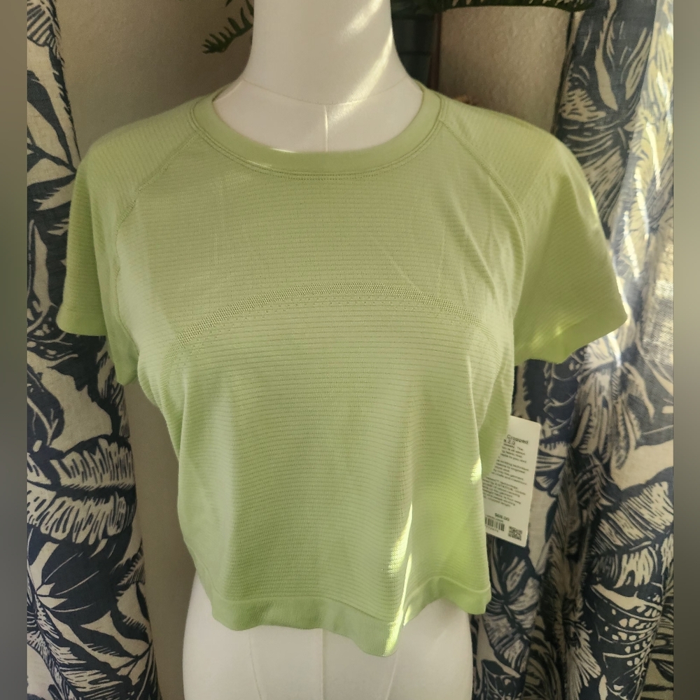 NWT Lululemon Athletica Lemongrass Swifty Tech Cropped
